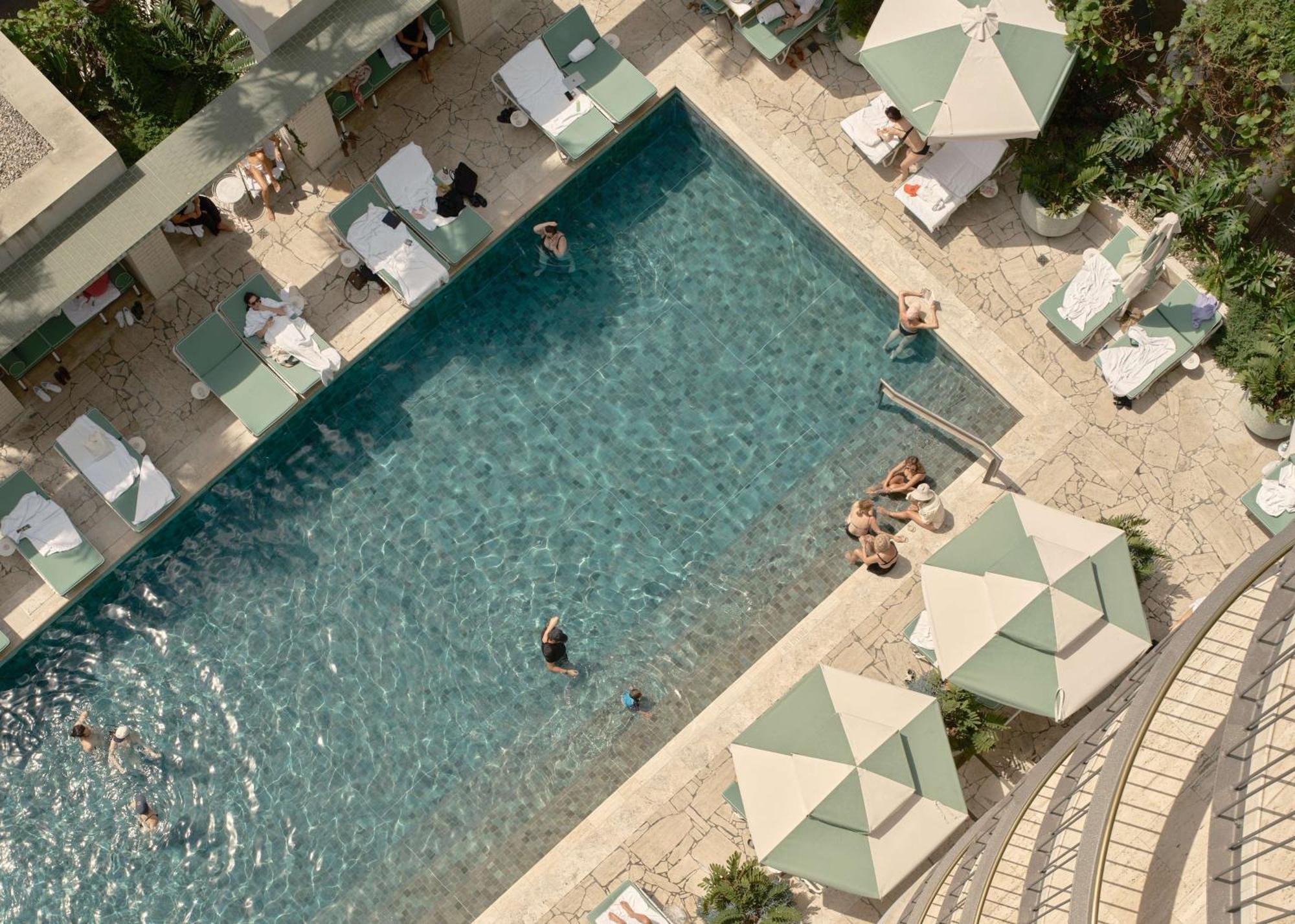 卡利尔酒店 布里斯班 外观 照片 The pool at the hotel