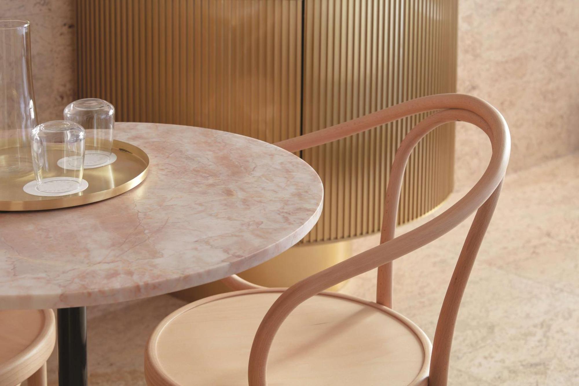 卡利尔酒店 布里斯班 外观 照片 A Thonet chair